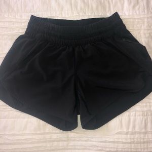 Lululemon Tracker 4” shorts size 4 black